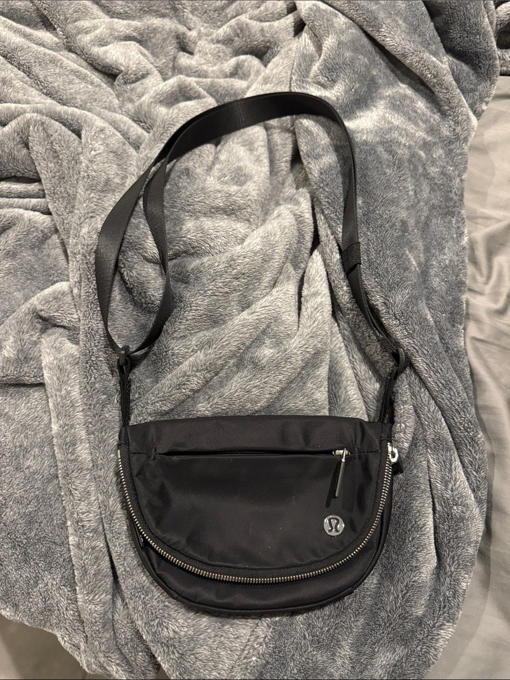 lululemon athletica Black women’s all night festival bag Micro 2L black/ silver